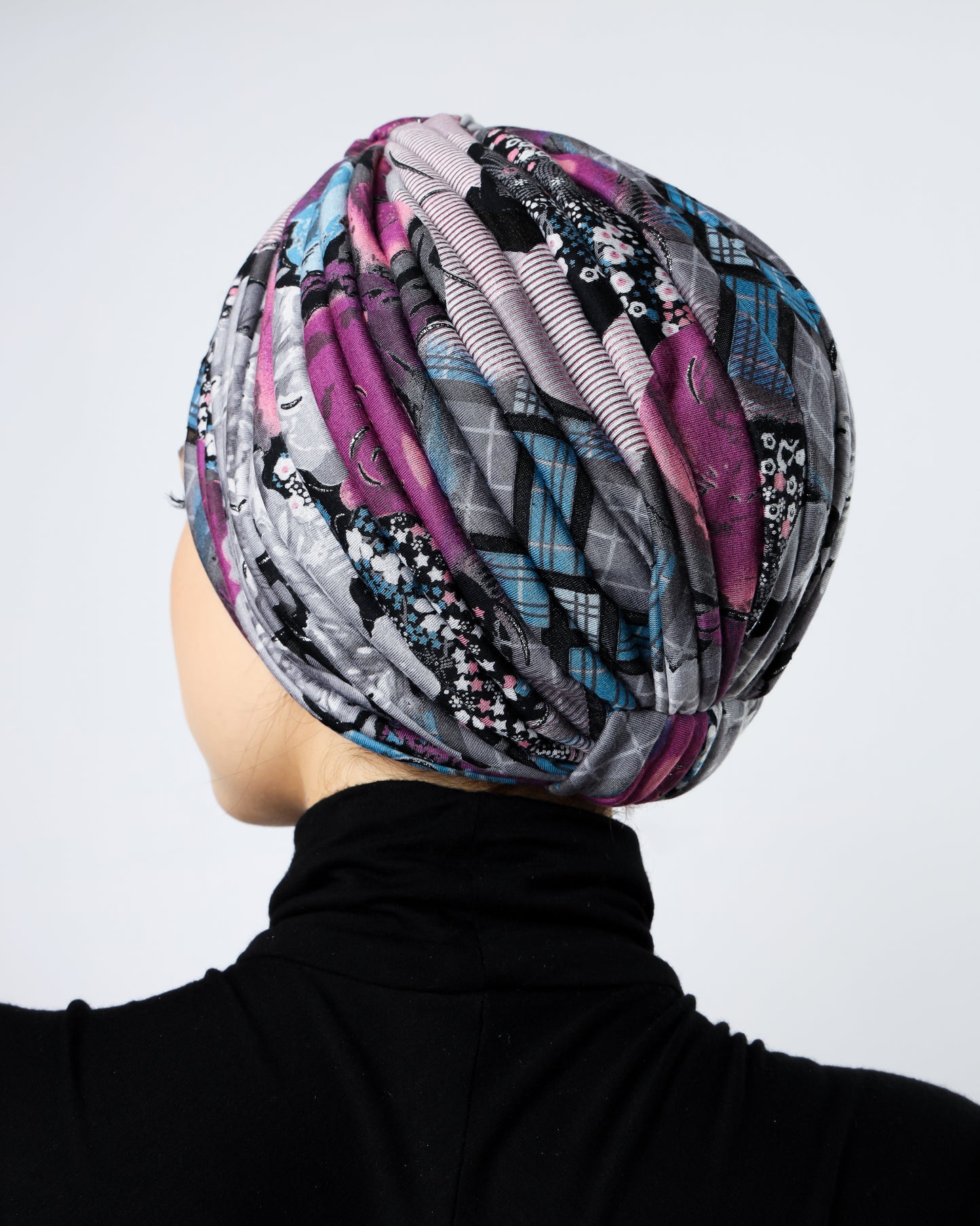 Dramatic lines turban