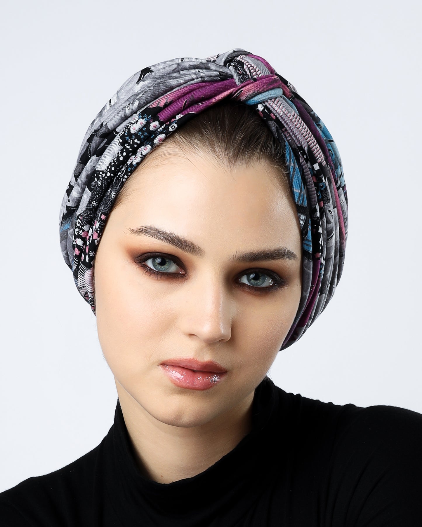 Dramatic lines turban